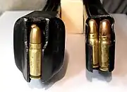 PPSh-41（左）の箱型弾倉とPPS-43（右）の弾倉