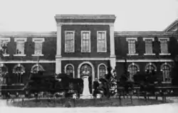 理科大学本館（山口半六設計）