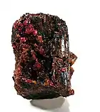 大きなペイン石結晶上のルビー、モゴック産出（大きさ：3.7×3.1×2.3 cm）