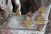破損した仏像も多い