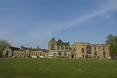 ダラム大聖堂の「パレス・グリーン(Palace Green)」。画像左側に1661年から1844年までダラム・スクールがあった。