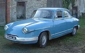 パナール PL17 1964。末期パナールに共通する、ブレーキ冷却フィン付きホイールを備える。