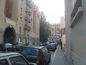 La rue Henri-Becque, vue vers l'ouest depuis la rue Boussingault.
