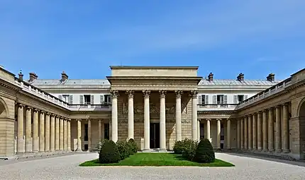 レジオン・ドヌール勲章美術館中庭側。旧サルム館 (Palais de la Légion d'Honneur (Ancien Hôtel de Salm), cour)