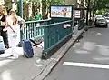 北側の通りへの階段