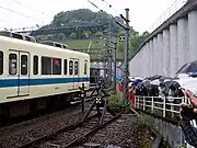 特定形式の車両の全廃・運用終了の例小田急9000形さよなら運転後の撮影会（2006年5月13日、喜多見検車区唐木田出張所にて撮影）