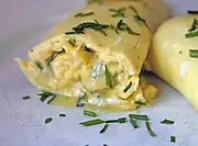 フランス語話者によって「Perfect French Omelets」という英語の題名で投稿されたオムレツの写真。細やかなハーブが入っている、とフランス語の解説もついている。