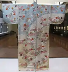 （日本の染織）染分沙綾地雪輪山吹文様小袖 江戸時代18世紀