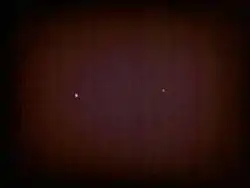こぐま座γ星（フェルカド）とこぐま座11番星（フェルカド・ミノル）。右の暗い方の星がこぐま座11番星。