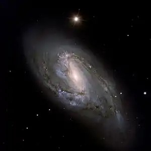 棒渦巻銀河 M66