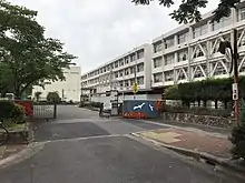 滋賀県立東大津高等学校正門前