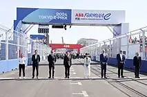 スタートセレモニーの様子。スタートセレモニーにおける国歌独唱は松本英子が担当した。
