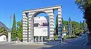 町の入口にある独立広場(Piazza Indipendenza)