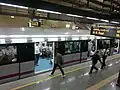 ドアは外吊り式