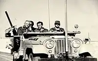 中央がエラザール、左にハイム・バーレブ。1968年から69年頃。