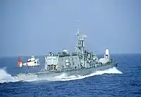 アリヤ級に着艦しようとするドーファン