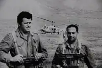 UZIを胸元に抱える第35空挺旅団の兵士（1967 - 1972年頃）