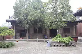 地蔵殿、土地殿。