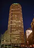 ダウンタウン・ピッツバーグに建つ超高層ビル左: USスチール・タワー 中央: BNYメロン・センター 右: ワン・PPGプレイス