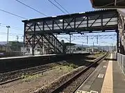 ホーム（2017年4月、奥は鳥栖方面）