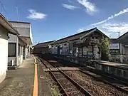 駅構内（画像奥が島原港方面）