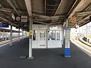 ホーム（1番・2番のりば（右へカーブするホームが1番のりば））