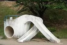 テラゾー仕上げのすべり台