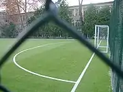 イヴァン・ヴァソフ学校の人工芝のサッカー競技場