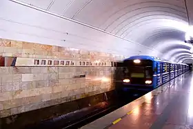 在籍車両の多数を占める81-717.5/714.5形