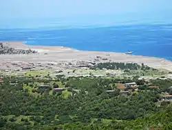 プリマスの遠景。