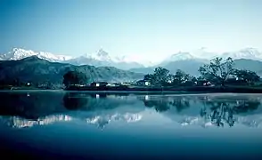ペワ湖畔の遠景（1982年）