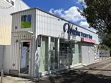 本社敷地の直営店