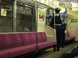 芝山鉄道線では警察官が必ず乗車し、警備にあたっていた。