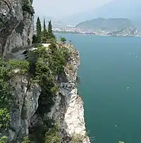 ポナーレ街道（英語版）とガルダ湖