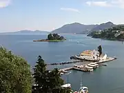 ケルキラ島の景勝地、ポンディコニシ島