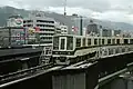 三宮駅を出発した8000型