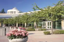 ポートムーディ市庁舎と図書館