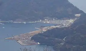 青葉山から望む内浦港(2019年12月10日撮影)
