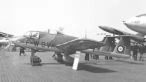 1957年5月のパリ航空ショーに展示されるポテ 75の試作機。密閉式とされた操縦席とガラス張りにされたミサイル操作員席。