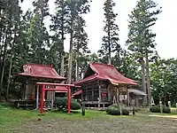 荒雄川神社奥宮境内左の社殿が主馬神社、右が荒雄川神社奥宮
