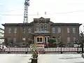 山梨県議会議事堂（2007年撮影、改装前の状態）