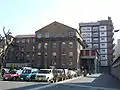 山梨県庁舎（2007年撮影、左・別館、右・本館。別館は改装前の状態）