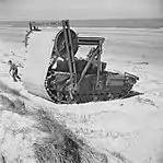 "ボビン"の敷設を行うチャーチルMk.IV AVRE。1944年6月。