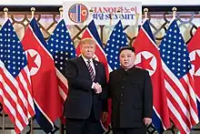 アメリカのトランプ大統領（左）と北朝鮮の金正恩委員長（右）の顔合わせ
