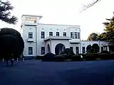 旧朝香宮邸の車寄せ側外観(2008年1月6日撮影)