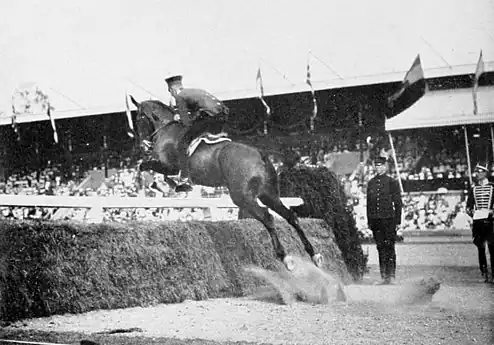 ストックホルムオリンピックでの障害飛越競技団体に出場しているフリードリヒ・カール（1912年）