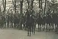 瀟洒な青年将校。軍帽はいわゆるチェッコ式。陸軍砲兵中尉頃の李鍵公