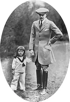 長男を連れたベルンハルト（1914年）