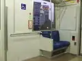 車椅子スペースおよび優先席（2人がけ）