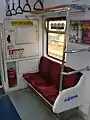 2次車・3次車の車内（優先席区画）